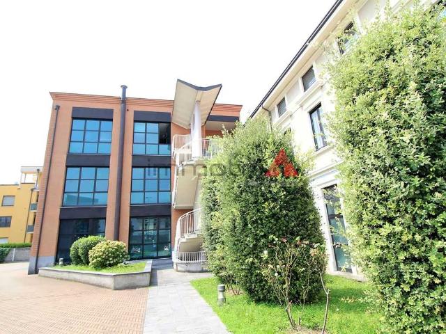 Ufficio in affitto a Baraggia, Brugherio