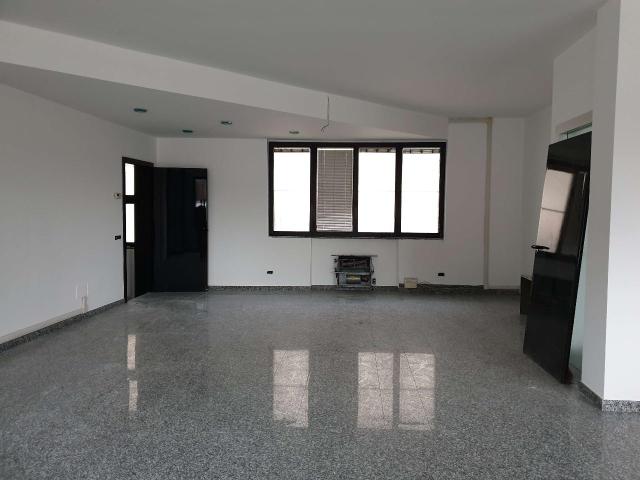 Ufficio in affitto a Santi Apostoli, Busto Arsizio