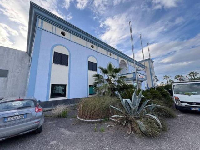 Ufficio in affitto a Caivano, Campania