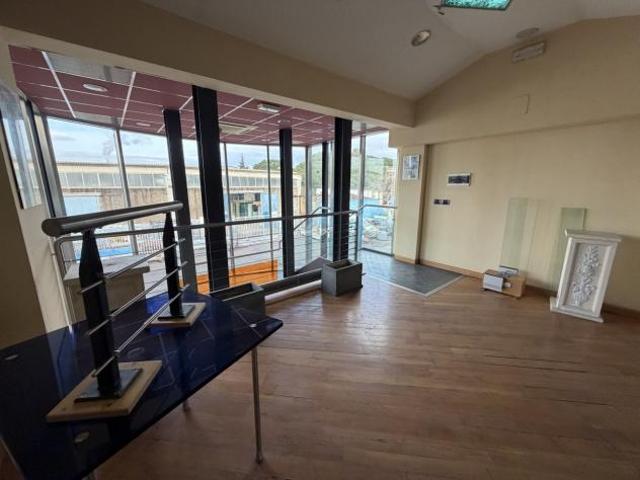 Locale Commerciale in affitto a Camporotondo Etneo, Sicilia
