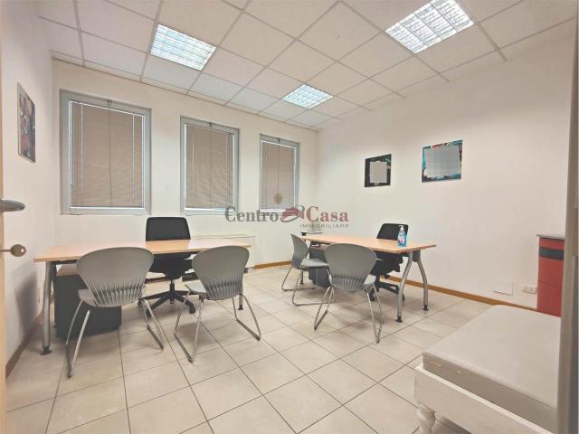 Ufficio in affitto a Capannori, Toscana