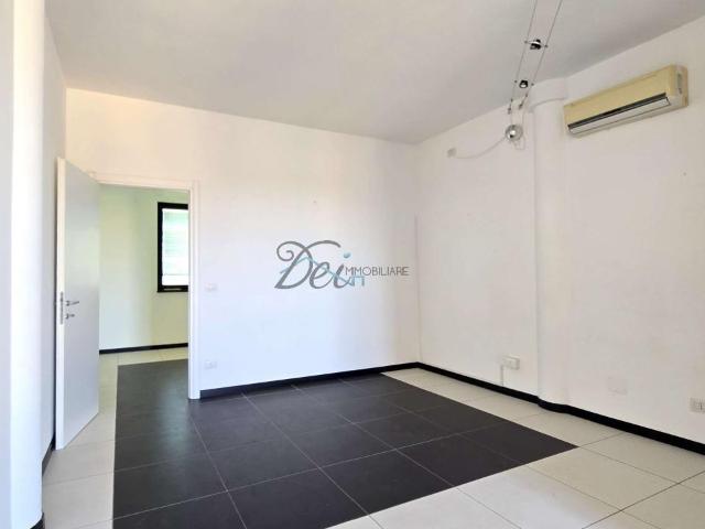 Ufficio in affitto a Capannori, Lucca