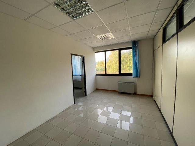 Ufficio in affitto a Capannori, Toscana