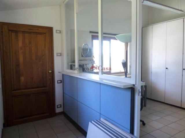 Ufficio in affitto a Capannori, Toscana