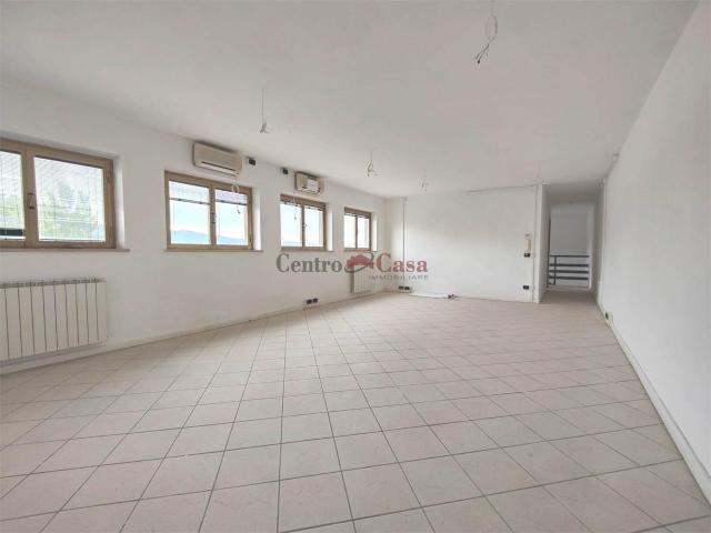 Ufficio in affitto a Capannori, Lucca