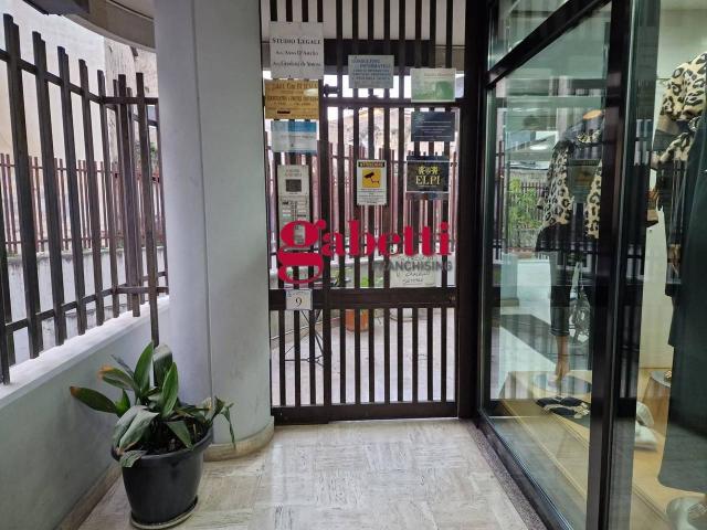 Ufficio in affitto a Capodrise, Campania