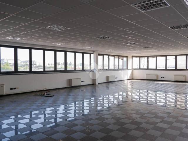 Ufficio in affitto a Caponago, Lombardia