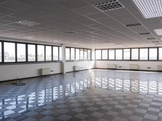 Ufficio in affitto a Caponago, Lombardia