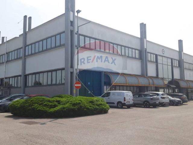 Ufficio in affitto a Caponago, Lombardia