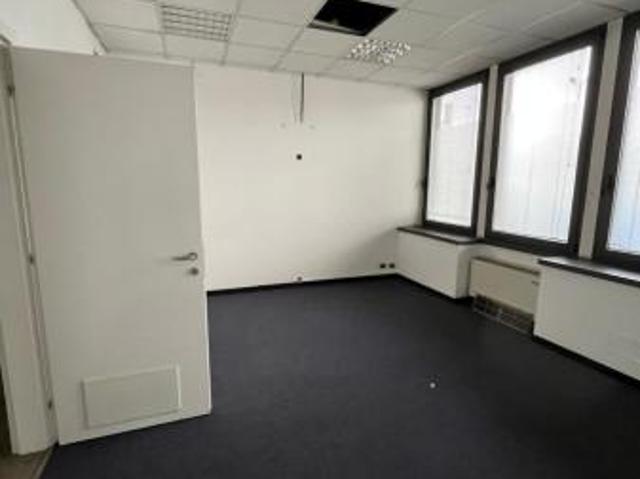 Ufficio in affitto a Caponago, Lombardia