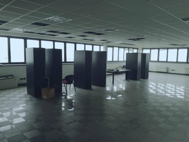Ufficio in affitto a Caponago, Lombardia