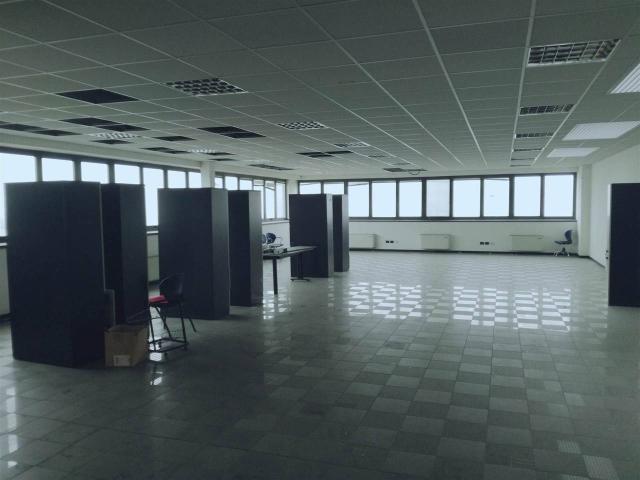 Ufficio in affitto a Caponago, Lombardia