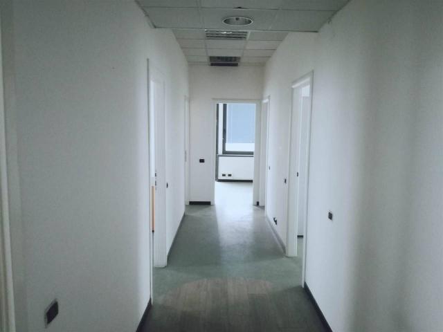 Ufficio in affitto a Caponago, Lombardia
