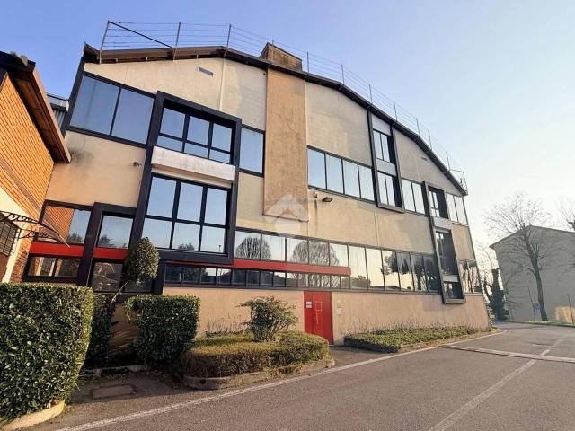 Ufficio in affitto a Carate Brianza, Lombardia