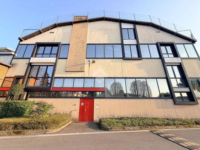Ufficio in affitto a Carate Brianza, Lombardia