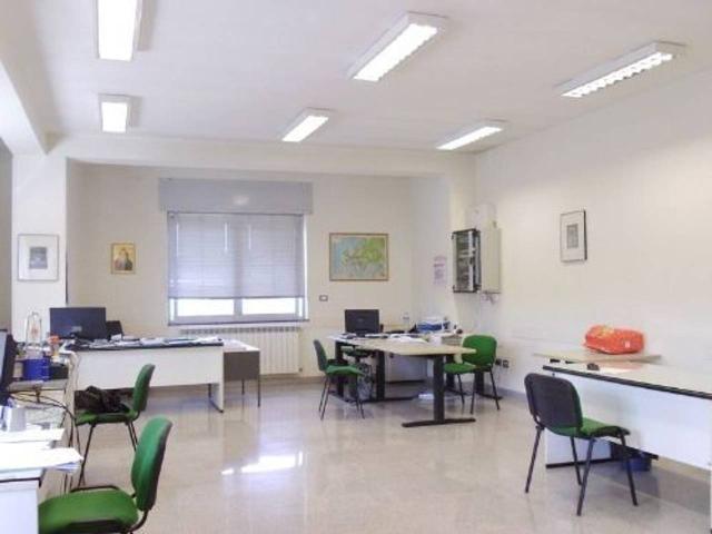 Ufficio in affitto a Località Case Sparse, Cardito