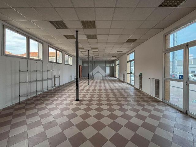 Ufficio in affitto a Passirano, Carnate