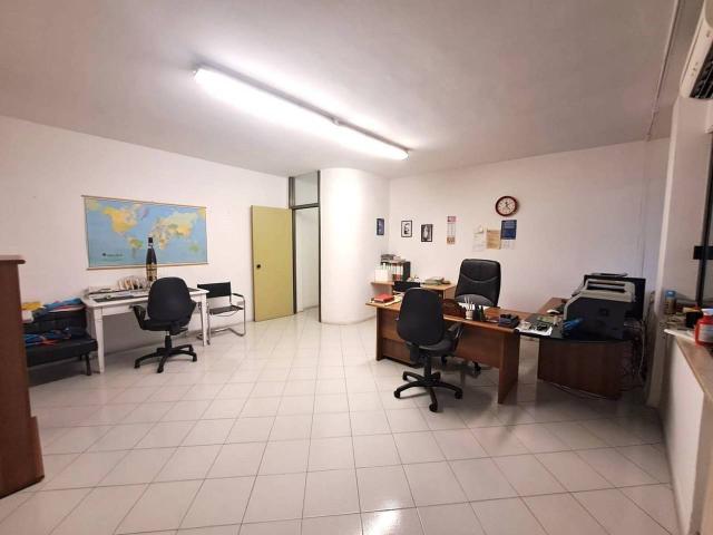 Ufficio in affitto a Marina di Carrara, Carrara