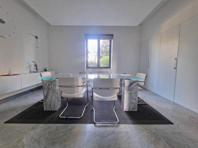 Ufficio in affitto a Carrara, Toscana