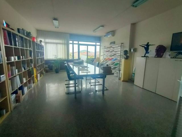 Ufficio in affitto a Nazzano, Carrara