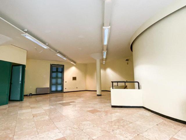 Ufficio in affitto a Casalmaggiore, Lombardia