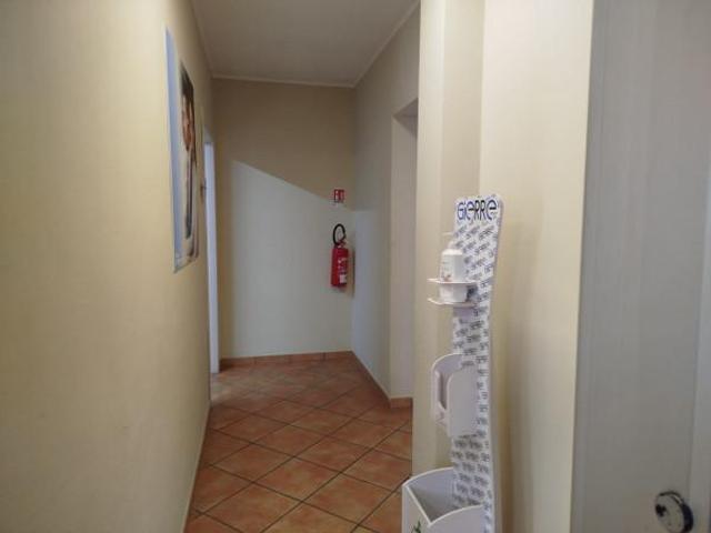 Ufficio in affitto a Casapulla, Campania