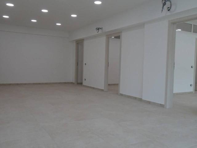 Ufficio in affitto a Cascina