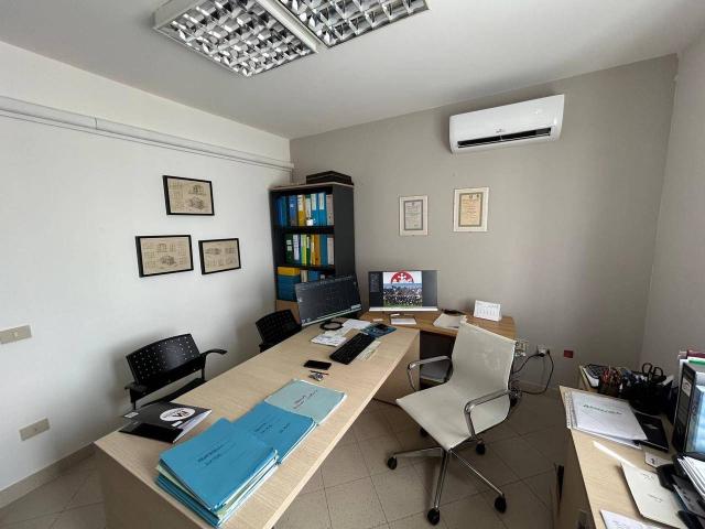 Ufficio in affitto a Cascina, Toscana