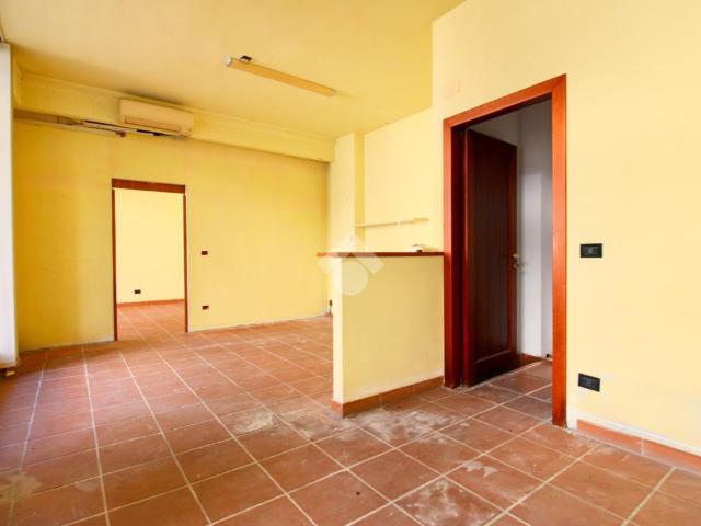 Ufficio in affitto a Cascina, Toscana