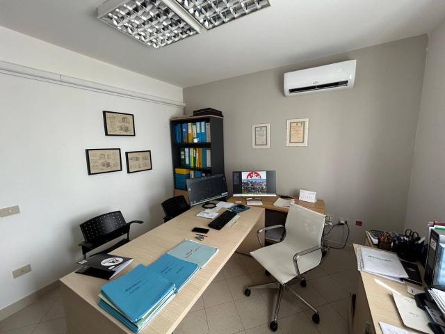 Ufficio in affitto a Cascina, Toscana