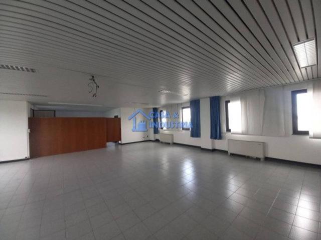 Ufficio in affitto a Cassano D'adda, Lombardia