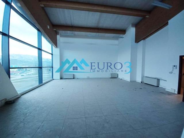 Ufficio in affitto a Cerreto, Marche