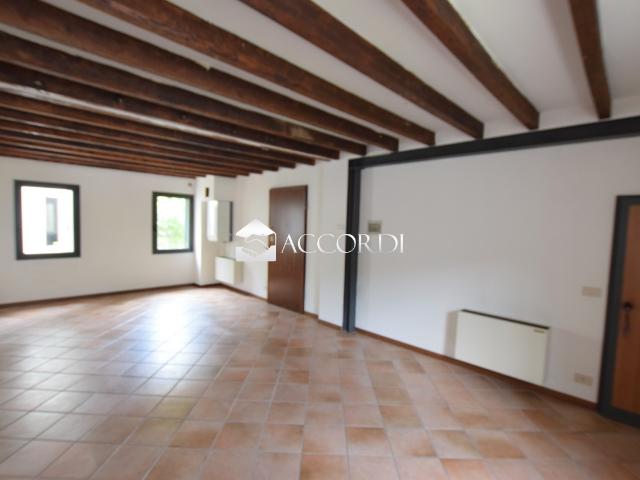 Ufficio in affitto a Pieve del Grappa, Castelcucco