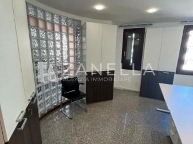 Ufficio in affitto a Castelfranco Veneto, Veneto