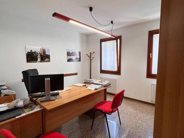 Ufficio in affitto a Castelfranco Veneto, Veneto