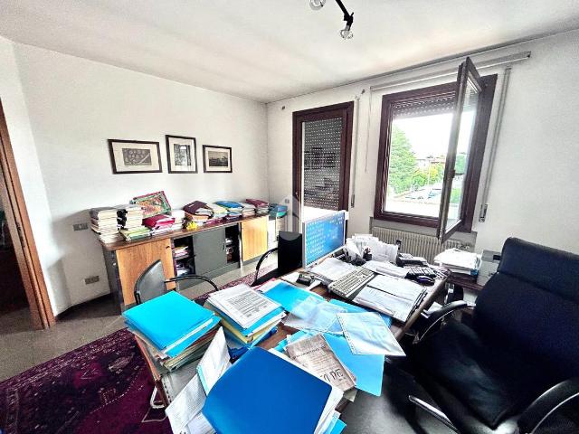 Ufficio in affitto a Castelfranco Veneto, Veneto