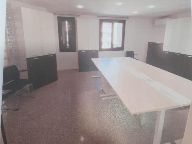 Ufficio in affitto a Castelfranco Veneto, Veneto