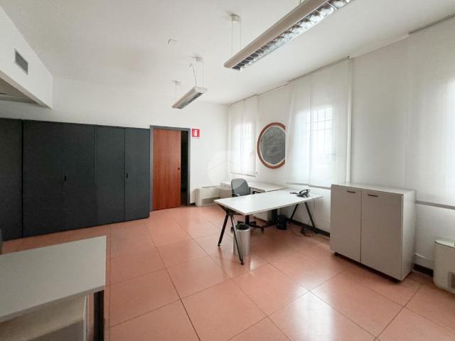 Ufficio in affitto a Castiglione Delle Stiviere, Lombardia