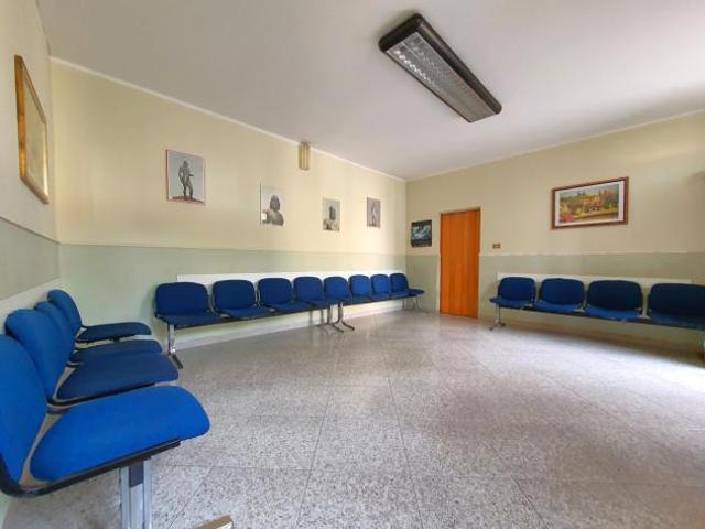 Locale Commerciale in affitto a Calabria, Catanzaro