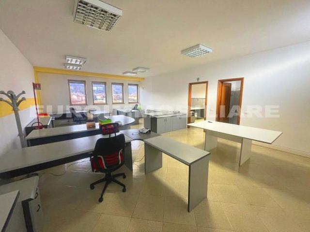 Ufficio in affitto a Cellatica, Lombardia