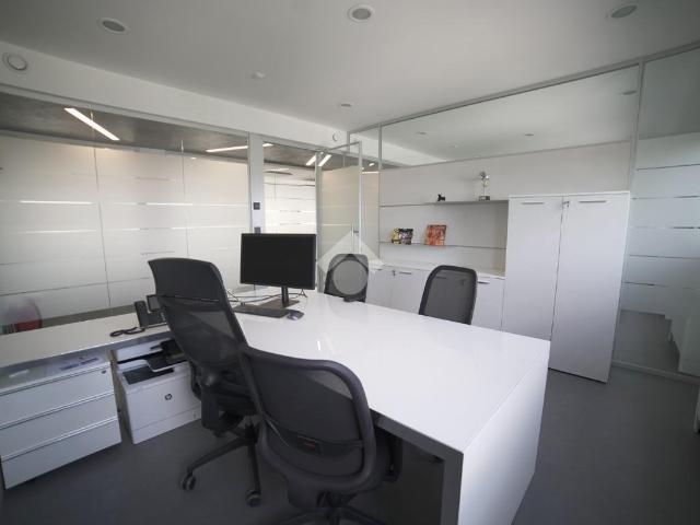 Ufficio in affitto a Cerro Maggiore, Lombardia