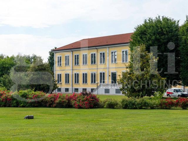 Ufficio in affitto a Cesano Maderno, Lombardia