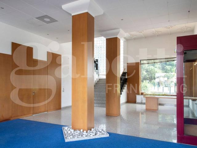 Ufficio in affitto a Cesano Maderno, Lombardia