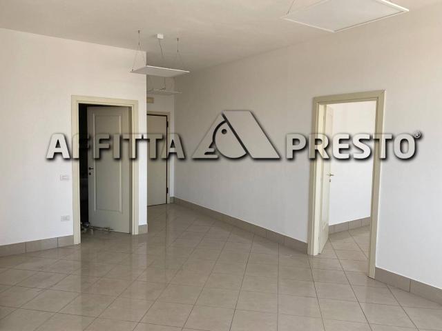 Ufficio in affitto a Unione dei comuni Valle del Savio, Cesenà