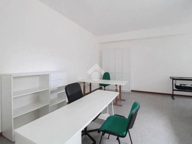Ufficio in affitto a Chiari, Lombardia