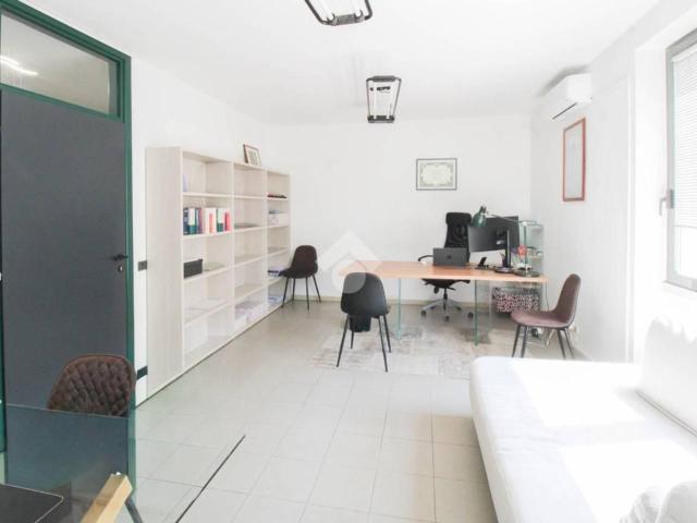 Ufficio in affitto a Chiari, Lombardia