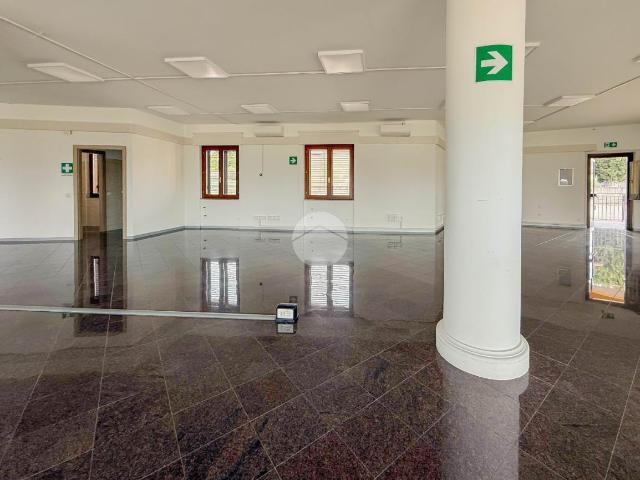 Ufficio in affitto a Cividate Al Piano, Lombardia