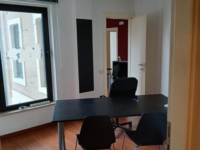 Ufficio in affitto a Marche, Macerata