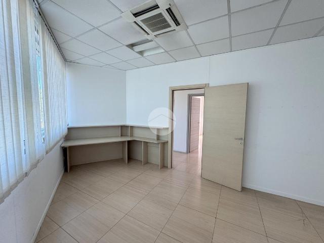 Ufficio in affitto a Coccaglio, Lombardia