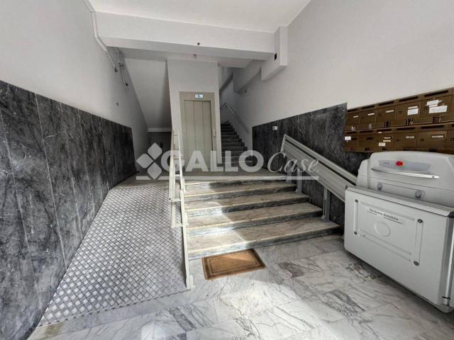 Ufficio in affitto a Quartiere Tribunale, Calabria